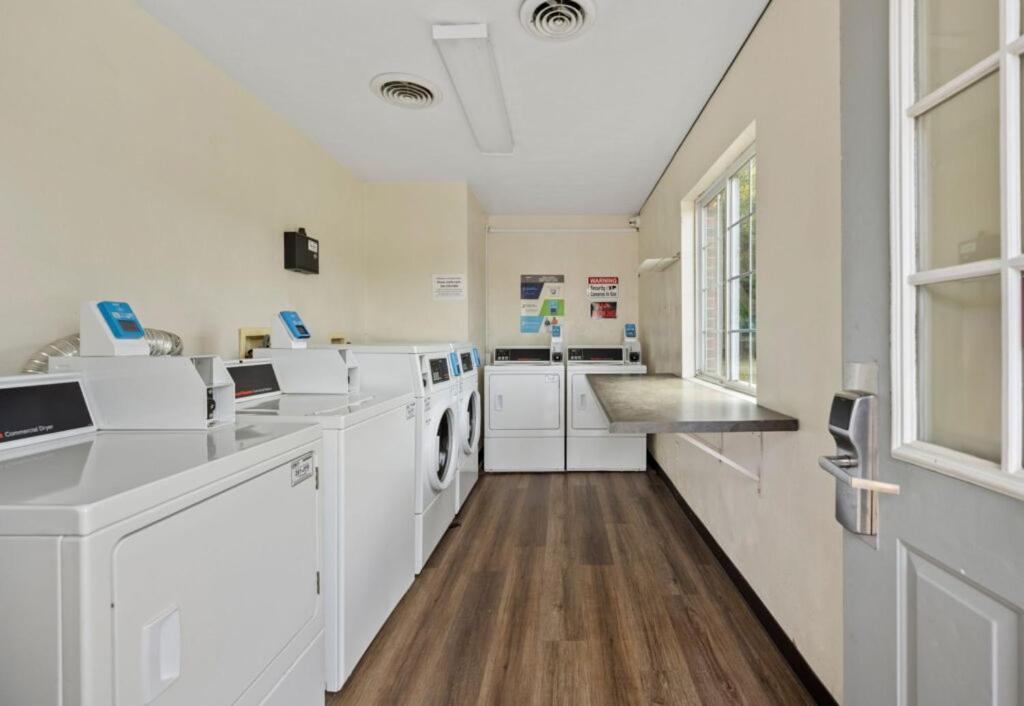 Affordable Suites Graham Ngoại thất bức ảnh